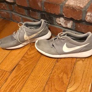 Nike size 8.5 Rochie 1